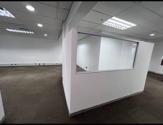 977M² OFFICE TO LET IN MOUILLE POINT